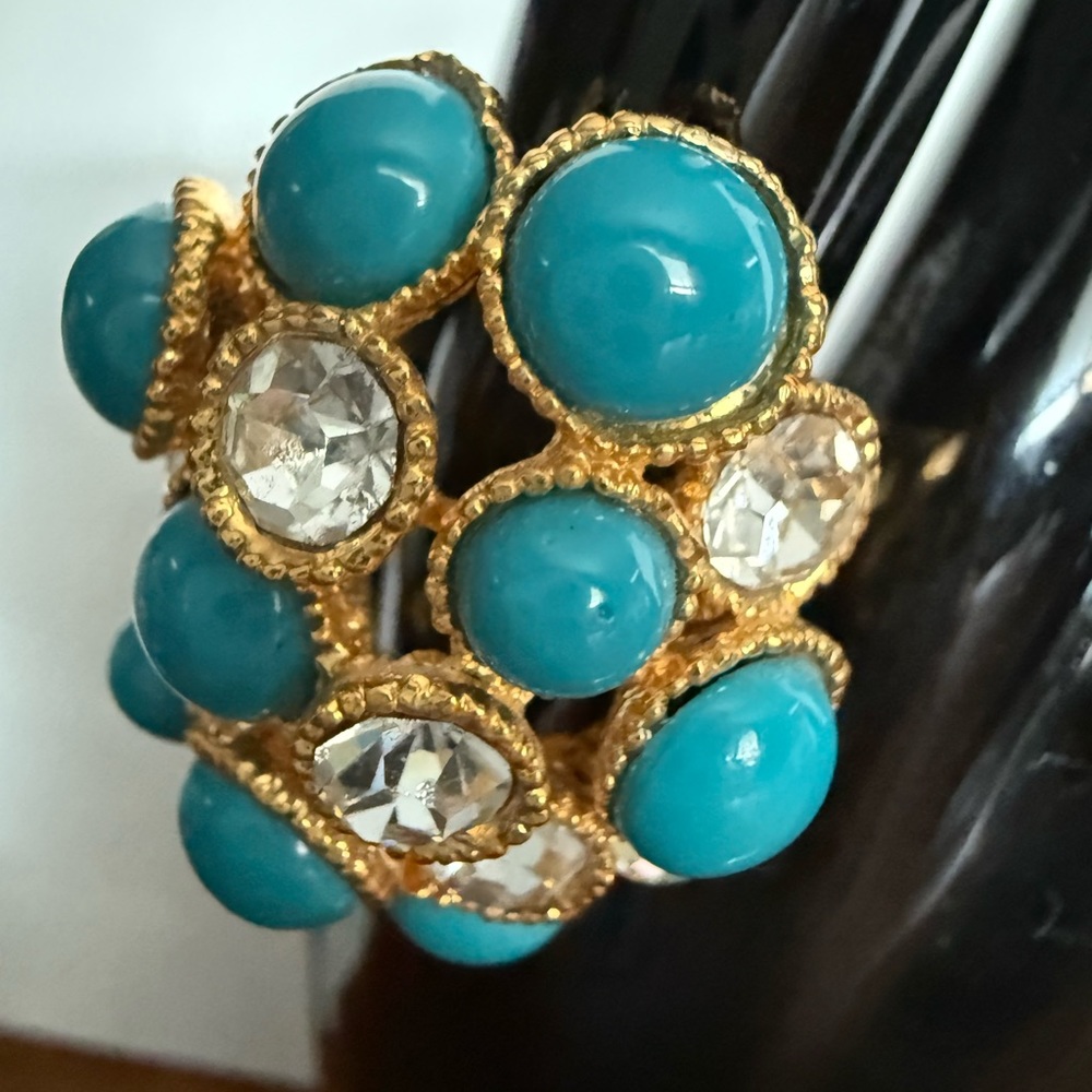 Gold tone and turquoise color costume ring - Picture 4 of 14